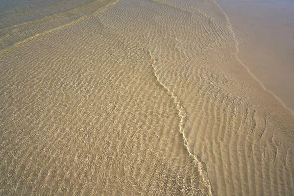 Caribe transparente praia de água reflexão — Fotografia de Stock