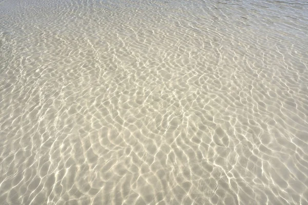 Karayip şeffaf su beach yansıma — Stok fotoğraf