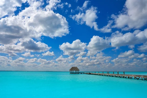 Holbox Island beach dřevěné molo chýše Mexiko — Stock fotografie