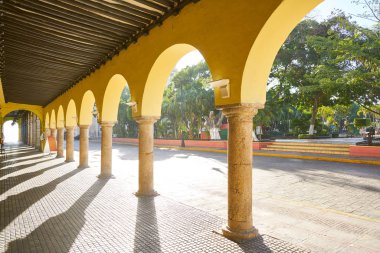 Merida şehir arcade kemerler Yucatan Meksika