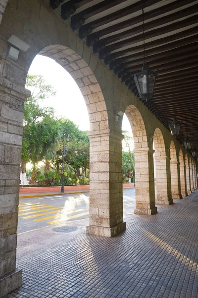 Mérida arcos de arcada de la ciudad de Yucatán México — Foto de Stock