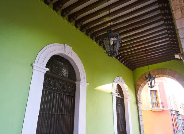 Merida city arcade arcs of Yucatan Mexico — Stock Photo, Image