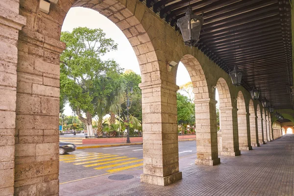 Merida city arcade arcs of Yucatan Mexico — Stock Photo, Image