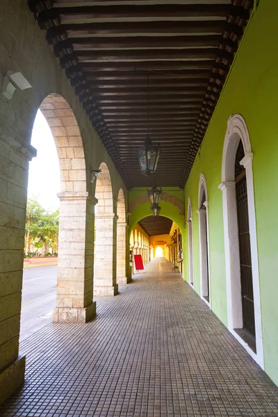 Merida şehir arcade kemerler Yucatan Meksika — Stok fotoğraf