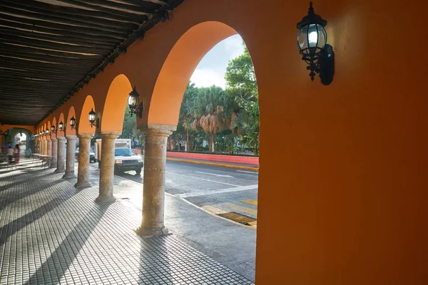 Merida city arcade arcs of Yucatan Mexico — Stock Photo, Image