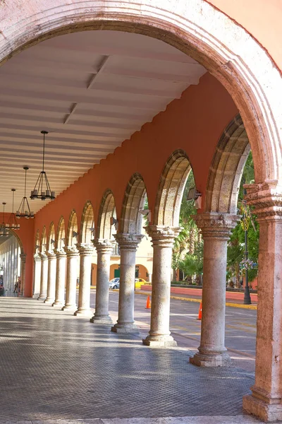 Merida city arcade arcs of Yucatan Mexico — Stock Photo, Image