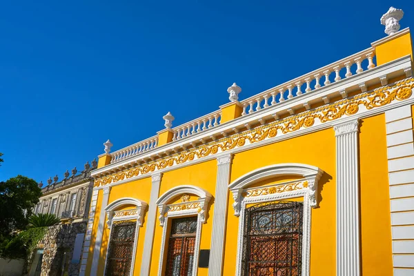 Barevné fasády města Merida Yucatan, Mexiko — Stock fotografie