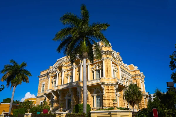 Merida yellow facade Paseo Montejo Yucatan — Stock Photo, Image