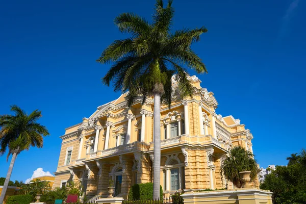 Merida yellow facade Paseo Montejo Yucatan — Stock Photo, Image