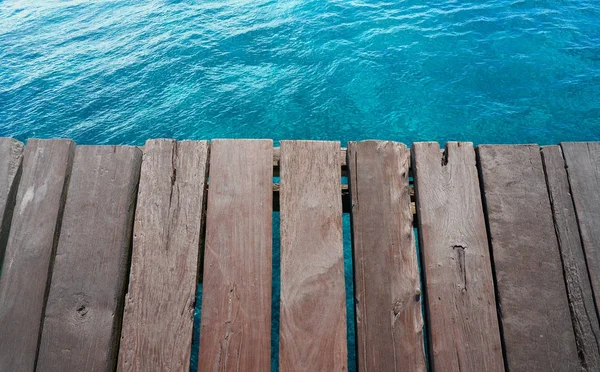 Spiaggia caraibica molo di legno acqua tropicale — Foto Stock