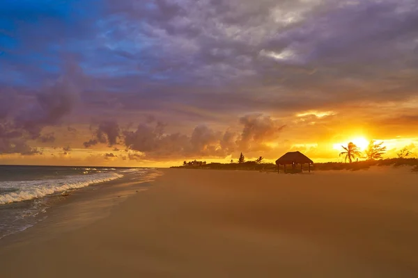 Playa del atardecer caribeño en Riviera Maya — Foto de Stock