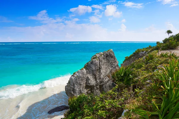 Tulum palmeira praia turquesa em Riviera Maya em Mayan — Fotografia de Stock