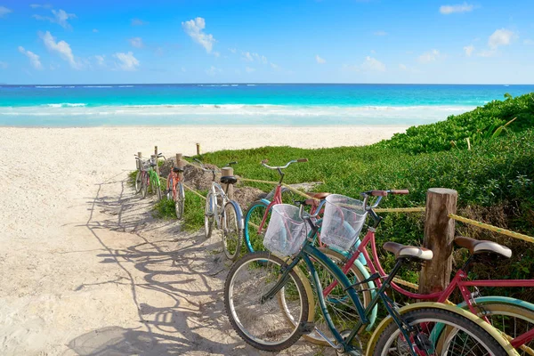 Tulum karibischer strand fahrräder riviera maya — Stockfoto