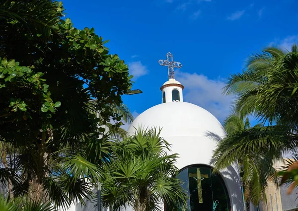 Playa del Carmen white church in Mexico — Stock Photo, Image