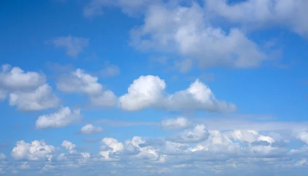 Cielo azul perfecto —  Fotos de Stock