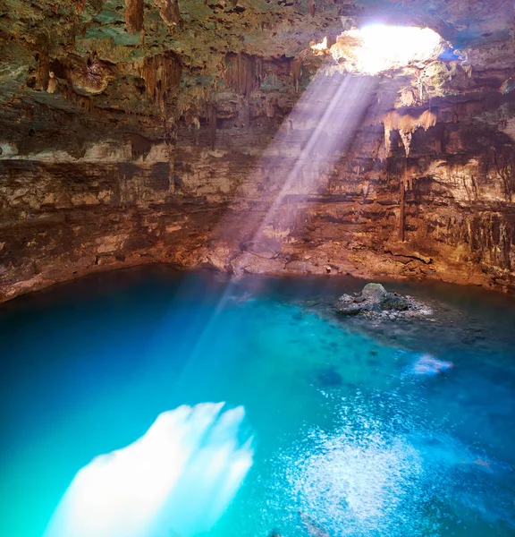 Cenote Samula gouffre au Valladolid Mexique — Photo