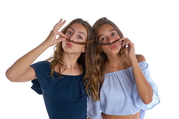 Adolescente mejores amigos niñas divertido pelo bigote —  Fotos de Stock