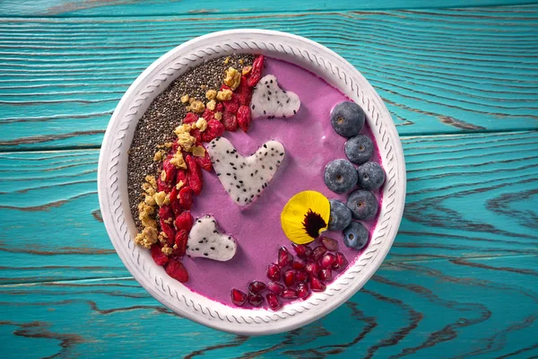 Acai Schale Smoothie Pitaya Herzen Blaubeere Goji — Stockfoto