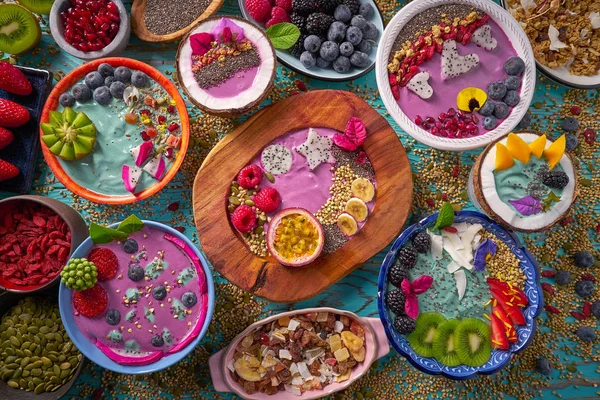 Acai bowl smoothie and Spirulina algae with berries — Stock Photo, Image