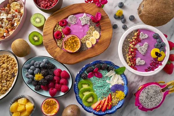 Acai bowl smoothie and Spirulina algae with berries — Stock Photo, Image