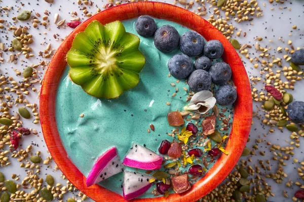 Acai bowl smoothie with kiwi blueberry seeds — Stock Photo, Image