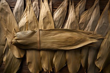 Kurutulmuş bambu yaprakları kahverengi Zongzi tarif için