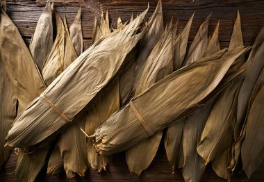 Kurutulmuş bambu yaprakları kahverengi Zongzi tarif için