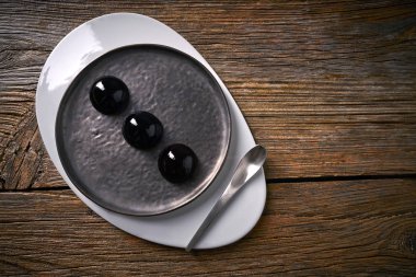 Moleküler mutfak konsepti spheritions siyah