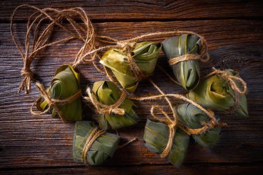 Zongzi Glutinous yapışkan pirinç köfte tarifi