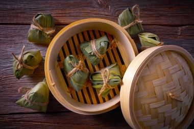 Zongzi Glutinous yapışkan pirinç köfte tarifi