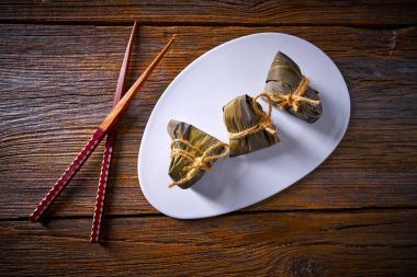 Zongzi Glutinous yapışkan pirinç köfte tarifi