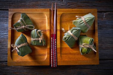 Zongzi Glutinous yapışkan pirinç köfte tarifi