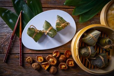 Zongzi Glutinous yapışkan pirinç köfte tarifi
