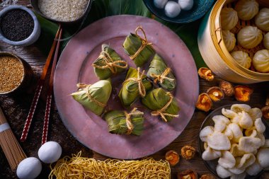 Zongzi pirinç köfte domuz buns shiitake erişte