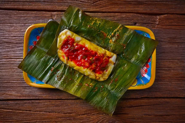 Receta mexicana de tamale con hojas de plátano — Foto de Stock