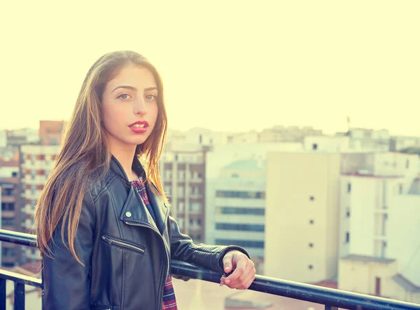 Teenager rock girl standing outdoor at roof terrace — Stock Photo, Image