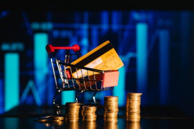 Satış dinamiği ve büyüme konsepti. Karışık medya. Fiyat artışı dinamikleri