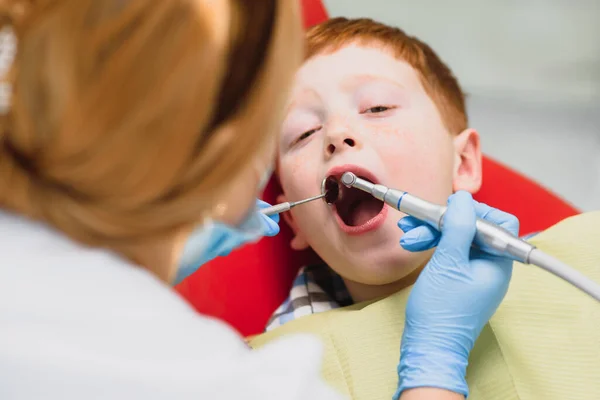 Zahnärztin Und Kind Zahnarztpraxis — Stockfoto