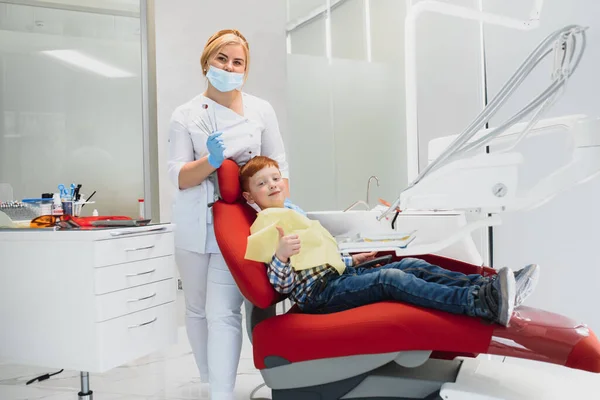 Dentiste Enfant Dans Cabinet Dentiste — Photo