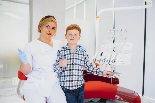 Dentiste Enfant Dans Cabinet Dentiste — Photo