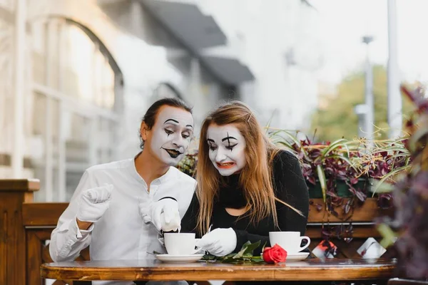 Mimes Frente Paris Café Agindo Como Beber Chá Café — Fotografia de Stock