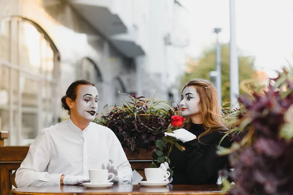 Mímica Frente Cafetería París Actuando Como Tomando Café — Foto de Stock