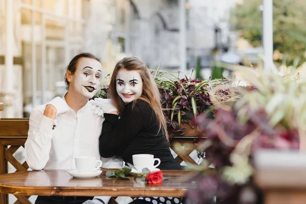 Mime Μπροστά Από Παρίσι Cafe Ενεργεί Σαν Πόσιμο Τσάι Καφέ — Φωτογραφία Αρχείου