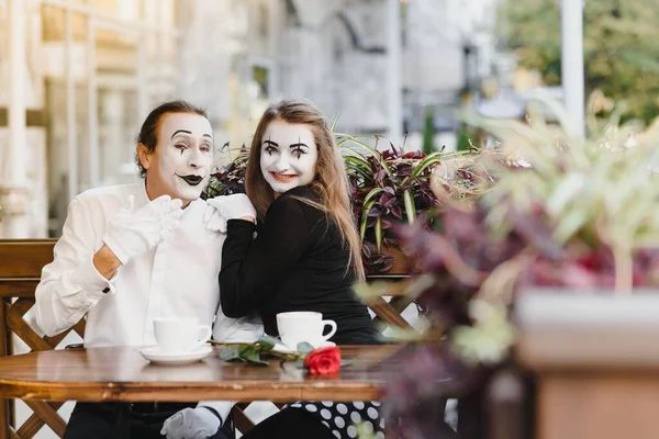 Par Mimes Alegres Ele Apressa Encontro — Fotografia de Stock