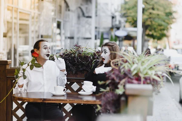 Mímica Frente Cafetería París Actuando Como Tomando Café — Foto de Stock