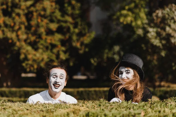 Artistas Rua Apresentando Dois Mimes Homem Mulher Abril Tolos Dia — Fotografia de Stock