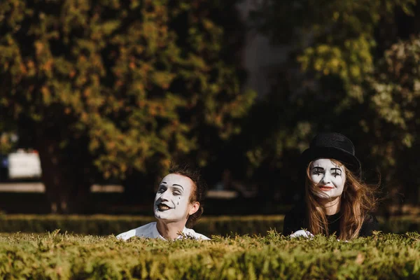 Artistas Rua Apresentando Dois Mimes Homem Mulher Abril Tolos Dia — Fotografia de Stock