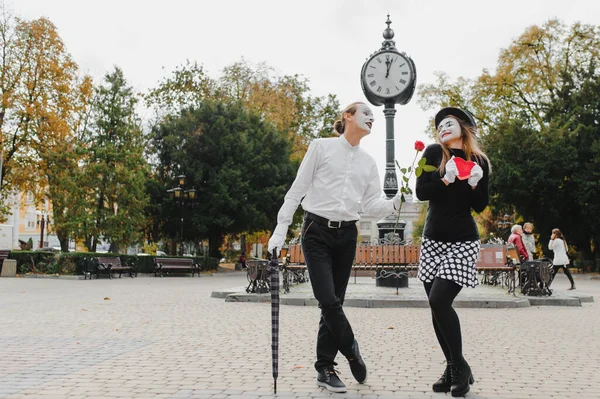 Couple Merry Mimes Hurries Date — Stock Photo, Image