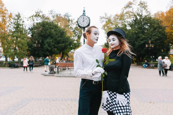 Couple Merry Mimes Hurries Date — Stock Photo, Image