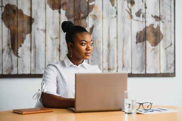 Successful African American Business Woman Modern Office — Stock Photo, Image